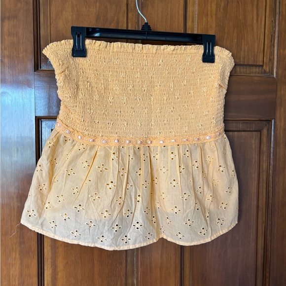 Tops - Strapless Eyelet Peplum Top Size Large